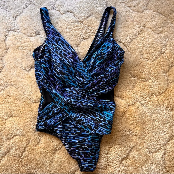 MIRACLESUIT Mesh Blue Cheetah One Piece 16 Cruise Cruise-wear Swimsuit Swim - Picture 2 of 5